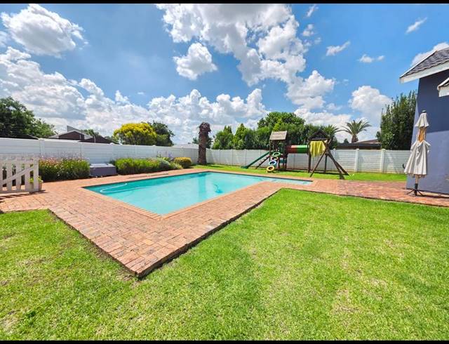 5 BEDROOM HOUSE FOR SALE IN GOLF PARK